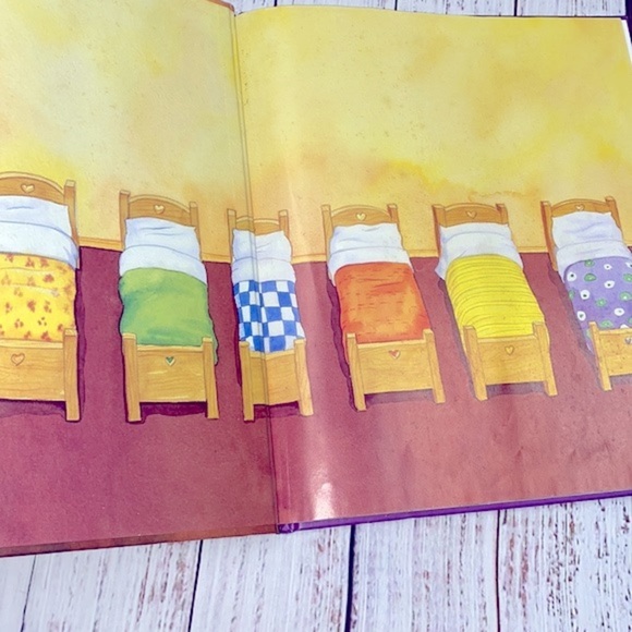 Snow White & The Seven Dwarfs kids book - Picture 3 of 13